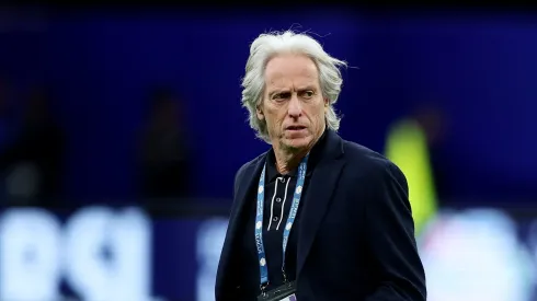 Jorge Jesus em partida do Al-Hilal
(Foto: Yasser Bakhsh/Getty Images)
