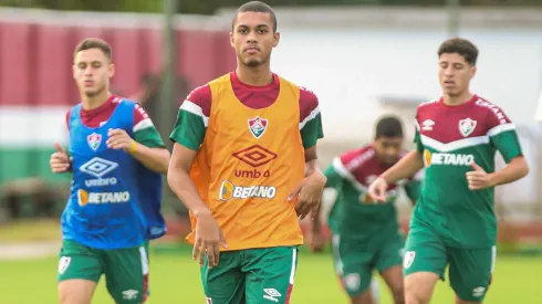 Esquerdinha será titular contra o Grêmio nas ausências de Marcelo e Diogo Barbosa
