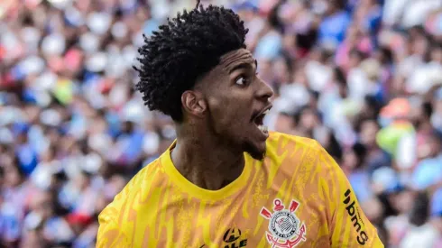 Hugo Souza comemorando em partida entre Bahia e Corinthians, na Arena Fonte Nova, pelo Campeonato Brasileiro, no dia 21/07/2024. Foto: Rafael Falcao/Pera Photo Press
