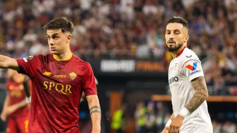 - Alex Telles ao lado de Dybala