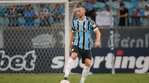 Zagueiro foi expulso em lance polêmico