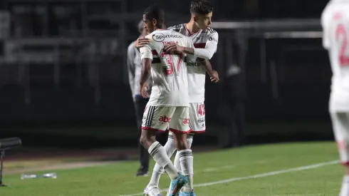 Palmberg e Talles Costa no São Paulo – Foto: Rubens Chiri/São Paulo FC
