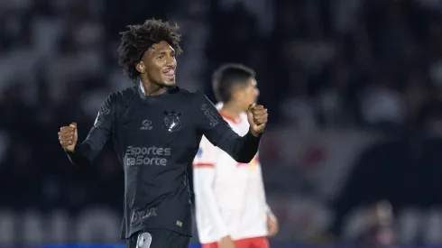 Talles Magno comemorando gol contra o Bragantino pela Sul-Americana