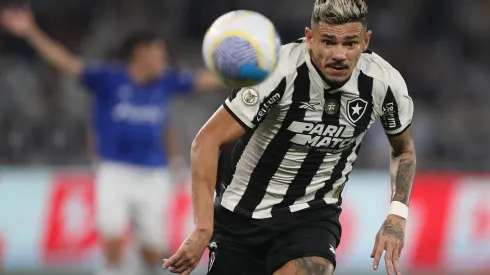 RIO DE JANEIRO, BRAZIL – JULY 27: Tiquinho Soares of Botafogo runs for the ball during the match between Botafogo and Cruzeiro as part of Brasileirao 2024 at Estadio Olimpico Nilton Santos on July 27, 2024 in Rio de Janeiro, Brazil. (Photo by Wagner Meier/Getty Images)
