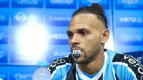 Martin Braithwaite em entrevista de apresentação no Grêmio
