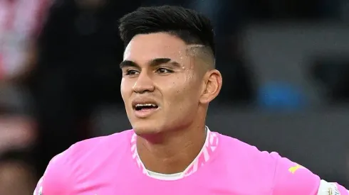 Meio-campista aprovado no Flamengo