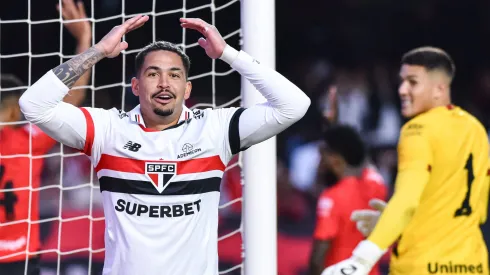 São Paulo FC x Atlético GO SÃO PAULO, SP - 11.08.2024: SÃO PAULO FC X ATLÉTICO GO - Luciano, a player for São Paulo Futebol Clube, regrets a lost play during the match between São Paulo FC x Atlético GO, valid for the twenty-second round of the 2024 Brazilian Football Championship, this Sunday, 11 at Morumbis, SP. Photo: Roberto Casimiro/Fotoarena x2592410x PUBLICATIONxNOTxINxBRA RobertoxCasimiro