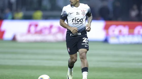 SAO PAULO, BRAZIL – JULY 01: Matheus Bidu of Corithians controls the ball during a match between Palmeiras and Corinthians as part of Brasileirao Serie A 2024 at Allianz Parque on July 01, 2024 in Sao Paulo, Brazil. (Photo by Alexandre Schneider/Getty Images)
