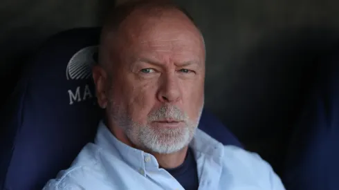RIO DE JANEIRO, BRAZIL - AUGUST 4: Mano Menezes coach of Fluminense looks on prior to the match between Fluminense and Bahia as part of Brasileirao 2024 at Maracana Stadium on August 4, 2024 in Rio de Janeiro, Brazil. (Photo by Wagner Meier/Getty Images)