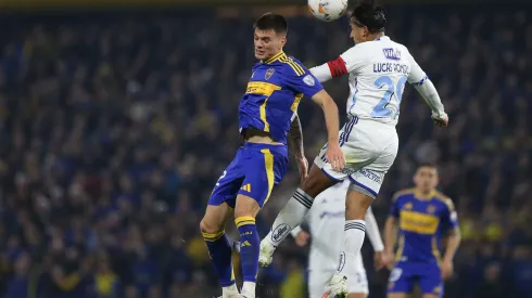 BUENOS AIRES, ARGENTINA – AUGUST 15: Kevin Zenon of Boca Juniors and Lucas Romero of Cruzeiro head the ball during the 2024 Copa CONMEBOL Sudamericana round of 16 first leg match between Boca Juniors and Cruzeiro at Estadio Alberto J. Armando on August 15, 2024 in Buenos Aires, Argentina. (Photo by Daniel Jayo/Getty Images)
