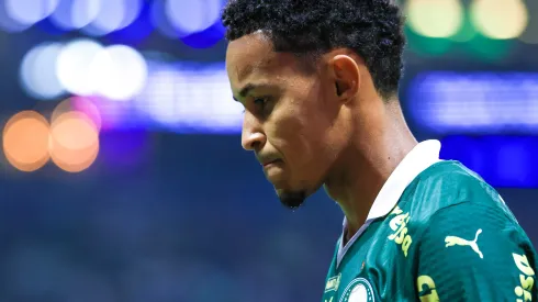 Lázaro foi chamado por Abel para cumprir nova função pelo Palmeiras em campo
