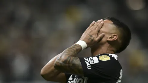 BELO HORIZONTE, BRAZIL - APRIL 23: Matias Zaracho of Atletico Mineiro reacts during a match between Atletico Mineiro and Peñarol as part of Copa CONMEBOL Libertadores 2024 at Arena MRV on April 23, 2024 in Belo Horizonte, Brazil. (Photo by Pedro Vilela/Getty Images)