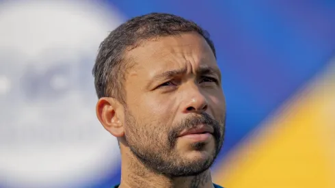 Vladimir está emprestado pelo Peixe ao Guarani.