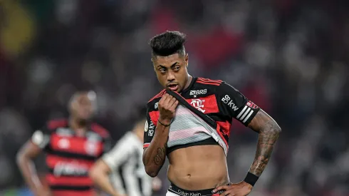 Bruno Henrique jogador do Flamengo lamenta durante partida contra o Botafogo. Foto: Thiago Ribeiro/AGIF