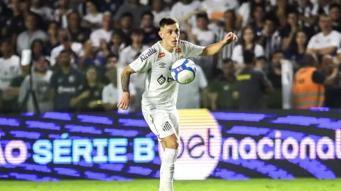 Lateral marcou o único gol do Peixe no empate