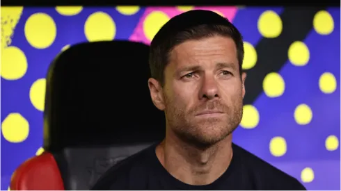 Foto: Christof Koepsel/Getty Images – Xabi Alonso, treinador do Bayer Leverkusen