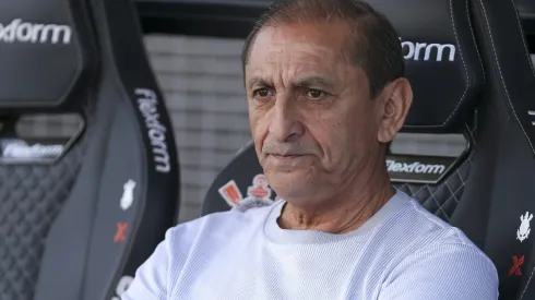 Ramón Díaz começa faxina e Corinthians libera Pedrinho 
