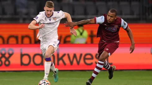 SOCCER WEST HAM GLORY, Trent Ostler of the Glory under pressure from Luizao of West Ham United during the pre-season soccer match between West Ham United and Perth Glory at Optus Stadium in Perth, Saturday, July 15, 2023. ACHTUNG: NUR REDAKTIONELLE NUTZUNG, KEINE ARCHIVIERUNG UND KEINE BUCHNUTZUNG PERTH WESTERN AUSTRALIA AUSTRALIA PUBLICATIONxNOTxINxAUSxNZLxPNGxFIJxVANxSOLxTGA Copyright: xRICHARDxWAINWRIGHTx 20230715001820770001