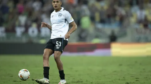 Gustavo Martins jogador do Grêmio durante partida contra o Fluminense. Foto: Jorge Rodrigues/AGIF
