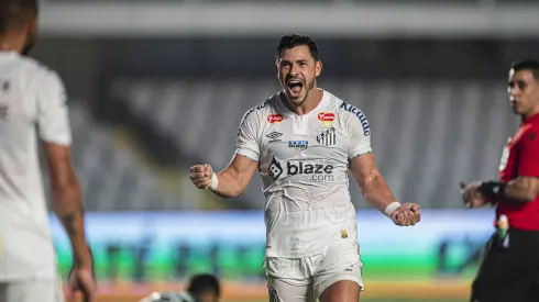 Giuliano tem contrato até dezembro no Santos