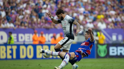 Kusevic jogador do Fortaleza disputa lance com Yuri Alberto jogador do Corinthians. Foto: Baggio Rodrigues/AGIF