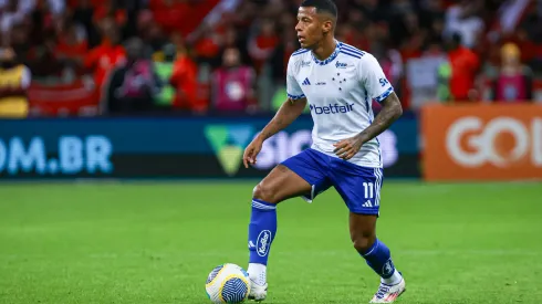 Arthur Gomes jogador do Cruzeiro durante partida contra o Internacional no estadio Beira-Rio pelo campeonato Brasileiro A 2024
