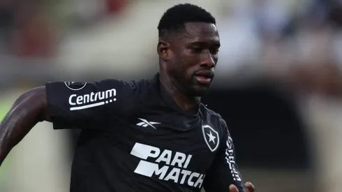 Jogador vem sendo monitorado e diretoria acompanha situação