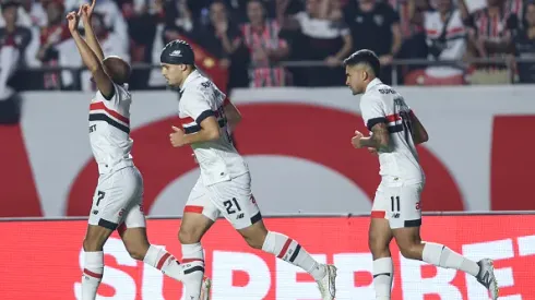 Lucas Moura do Sao Paulo celebrando com os companheiros o gol durante partida contra o Cruzeiro Brasileirao Series A 2024