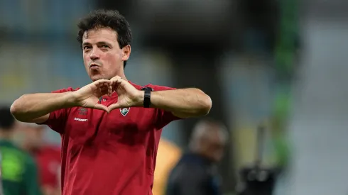 Fernando Diniz é flagrado treinando time de universitários de medicina. Foto: Thiago Ribeiro/AGIF