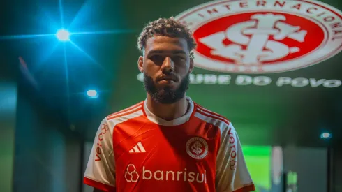 Lateral foi emprestado pelo Santos. Divulgação/Internacional.