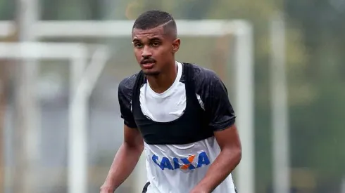 Clayton Sampaio é novo reforço do Internacional (Foto: Pedro Ernesto Guerra Azevedo/Santos FC)