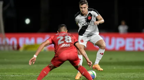 RJ – RIO DE JANEIRO – 29/08/2024 – BRASILEIRO A 2024, VASCO X ATHLETICO-PR – Lucas Piton jogador do Vasco durante partida contra o Athletico-PR no estadio Sao Januario pelo campeonato Brasileiro A 2024. Foto: Thiago Ribeiro/AGIF