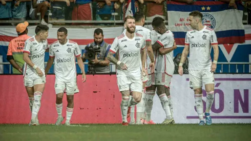 Jogadores do Flamengo comemorando gol durante partida contra o Bahia. Foto: Jhony Pinho/AGIF