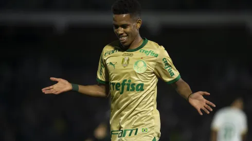 Estêvão vai brilhando na goleada do Palmeiras por 4 a 0 contra o Cuiabá ainda no primeiro tempo. Foto: Anderson Romao/AGIF
