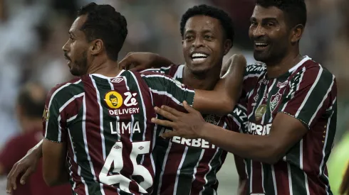 Keno jogador do Fluminense comemora seu gol com jogadores do seu time durante partida contra o Sao Paulo. Foto: Jorge Rodrigues/AGIF

