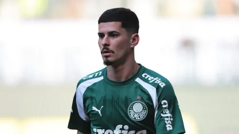 SP - SAO PAULO - 18/08/2024 - BRASILEIRO A 2024, PALMEIRAS X SAO PAULO - Romulo jogador do Palmeiras durante aquecimento antes da partida contra o Sao Paulo no estadio Arena Allianz Parque pelo campeonato Brasileiro A 2024. Foto: Ettore Chiereguini/AGIF