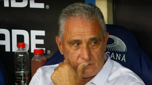 Tite é pressionado pela torcida em função do futebol apresentado pela equipe.
