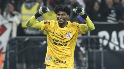 SAO PAULO, BRAZIL – AUGUST 20: Hugo Souza of Corinthians celebrates after a Copa CONMEBOL Sudamericana 2024 Round of 16 second leg match between Corinthians and Bragantino Red Bull at Neo Quimica Arena on August 20, 2024 in Sao Paulo, Brazil. (Photo by Alexandre Schneider/Getty Images)
