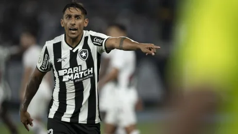 Damian Suarez, ex-jogador do Botafogo durante partida contra o Fluminense no estadio Engenhao pelo campeonato Brasileiro A 2024
