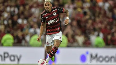 Matheuzinho ex-jogador do Flamengo durante partida. Foto: Thiago Ribeiro/AGIF
