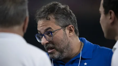 RJ – RIO DE JANEIRO – 27/07/2024 – BRASILEIRO A 2024, BOTAFOGO X CRUZEIRO – Alexandre Mattos diretor de futebol do Cruzeiro antes da partida contra o Botafogo no estadio Engenhao pelo campeonato Brasileiro A 2024.  Foto: Jorge Rodrigues/AGIF
