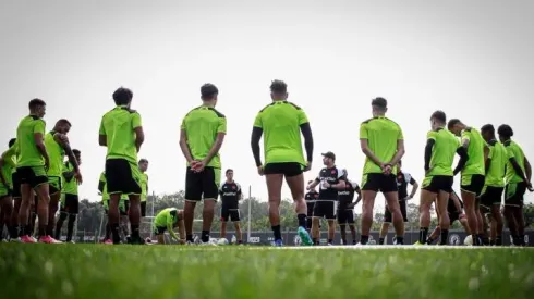 Jogadores do Vasco da Gama em treinamento 
