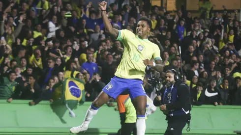 Rodrygo comemora o gol diante da Seleção Equatoriana
