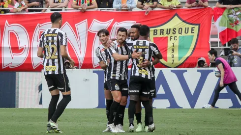 Wendel jogador do Santos comemora seu gol. Foto: Lucas Gabriel Cardoso/AGIF
