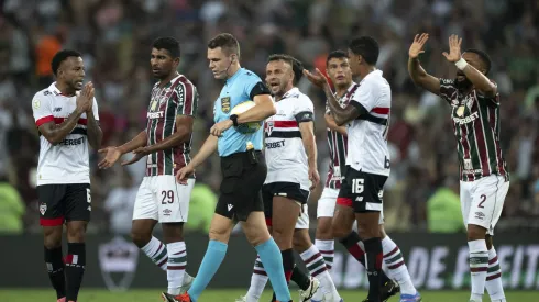 Juiz Paulo Cesar durante partida entre Fluminense e São Paulo
