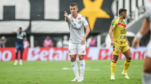 Joao Schmidt, jogador do Santos durante partida contra o Brusque no estadio Vila Belmiro pelo campeonato Brasileiro B 2024
