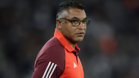 Soccer – Brasileirao 2024 – Botafogo 0:0 Internacional RIO DE JANEIRO, BRAZIL – JULY 20: ROGER MACHADO, Head Coach of Botafogo, looks on before the match between Botafogo and Internacional as part of Brasileirao 2024 at Nilton Santos Stadium on July 20, 2024 in Rio de Janeiro, Brazil. Rio de Janeiro Nilton Santos Stadium Brazil Copyright: xRuanoxCarneiroxRuanoxCarneirox
