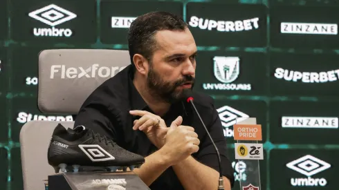 Presidente do Fluminense se posiciona sobre pedido de Casares
