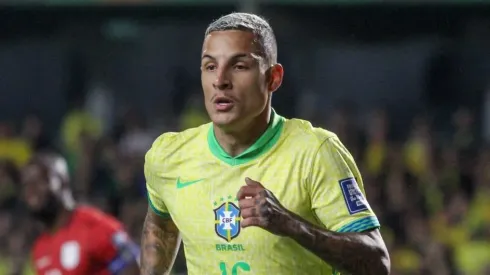 Guilherme Arana jogador do Brasil durante partida contra o Equador no estádio Couto Pereira pelo campeonato Eliminatórias Copa Do Mundo 2026. Foto: Lucas Gabriel Cardoso/AGIF
