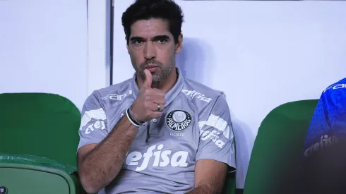 Atacante recusa propostas do exterior para jogar no Palmeiras de Abel Ferreira 
